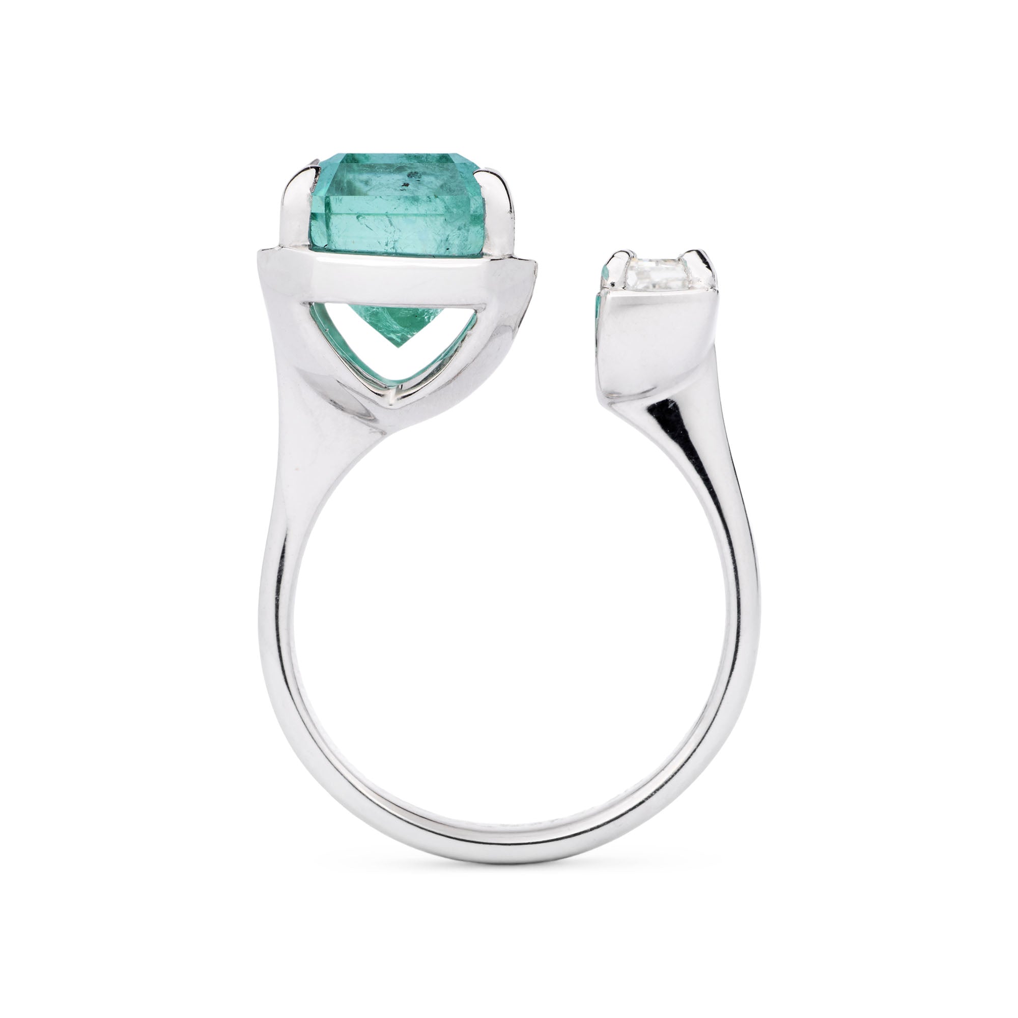 Faith Jewels Toi Et Moi ring showcasing a 7.25ct lagoon-blue tourmaline paired with a 0.20ct trapezoid white diamond, set in 9k white gold