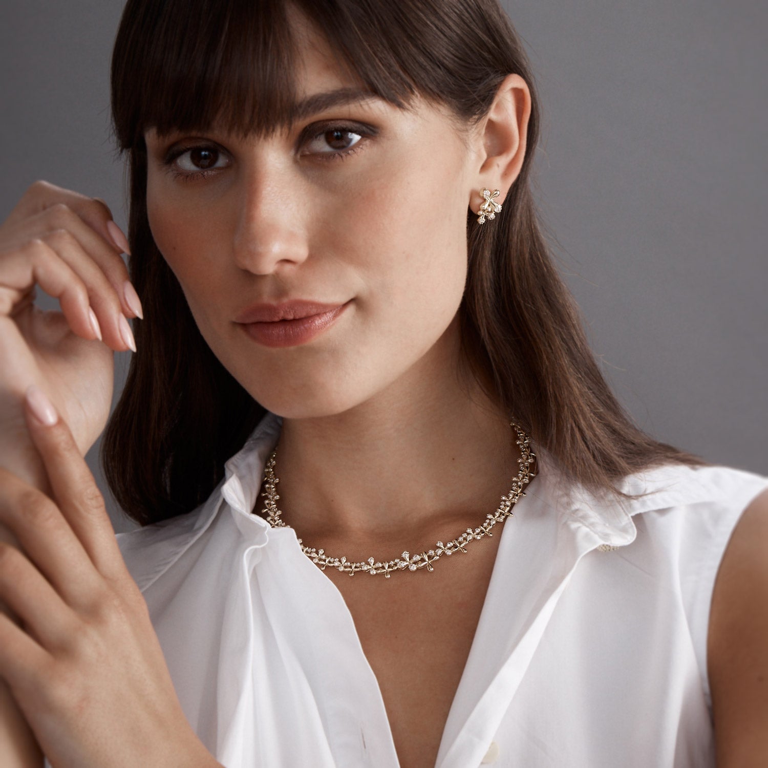 Diamond Collar in 18k yellow gold with 3.00ct natural white diamonds and graduating floral motifs, worn on model.