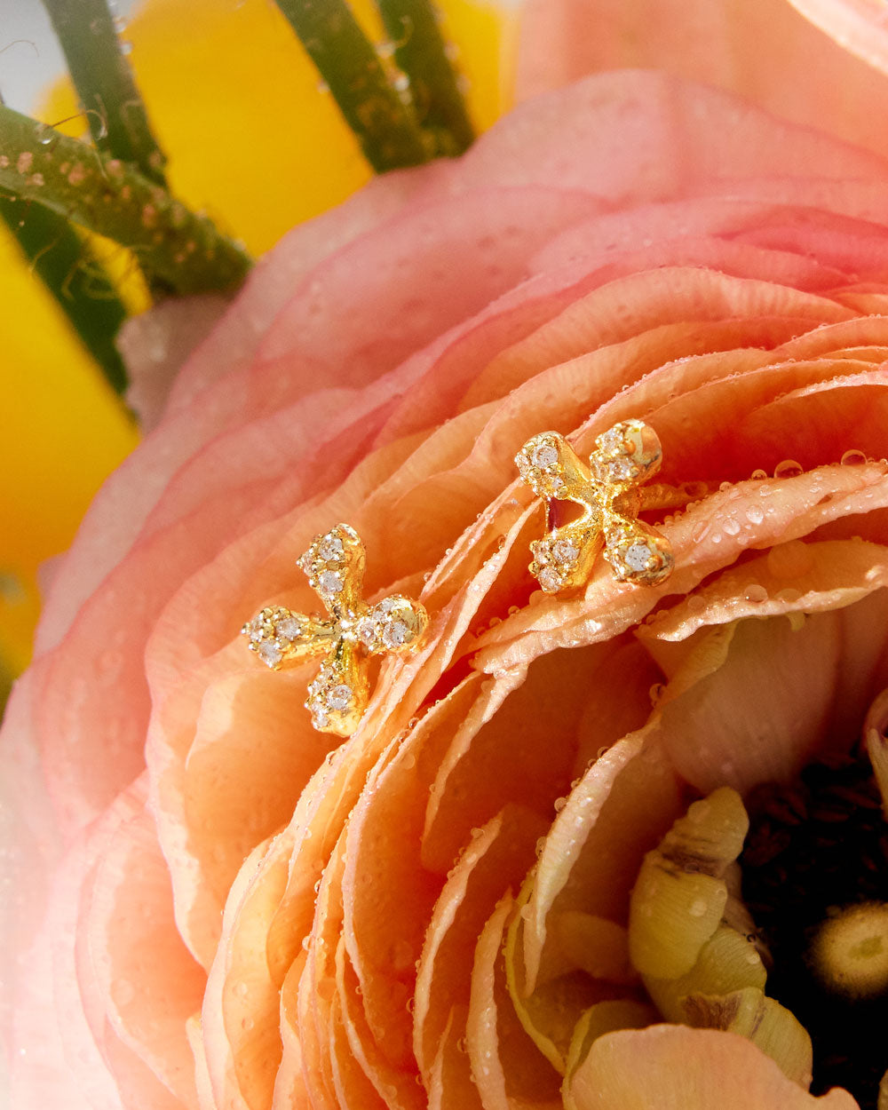 Mini Diamond Stud Earrings in 18k yellow gold with floral motif and 0.10ct natural diamonds