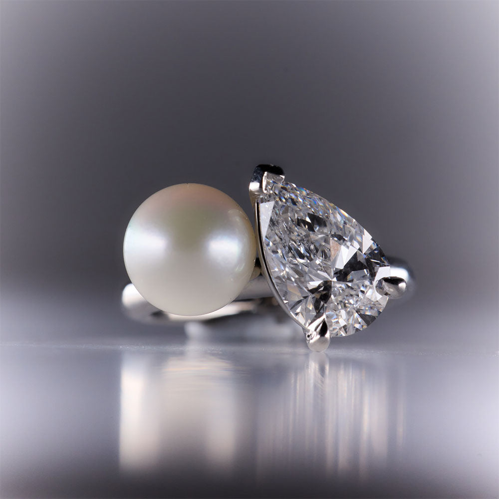 Faith Jewels bespoke ring featuring a hand-shucked pearl paired with a pear-cut diamond in a Toi Et Moi design.