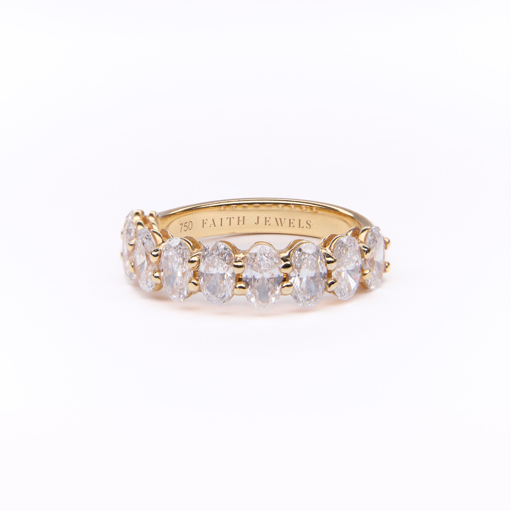 Oval Diamond Ring in 18k yellow gold, featuring 9 oval diamonds totalling approx. 2.25ct, elegant and timeless design