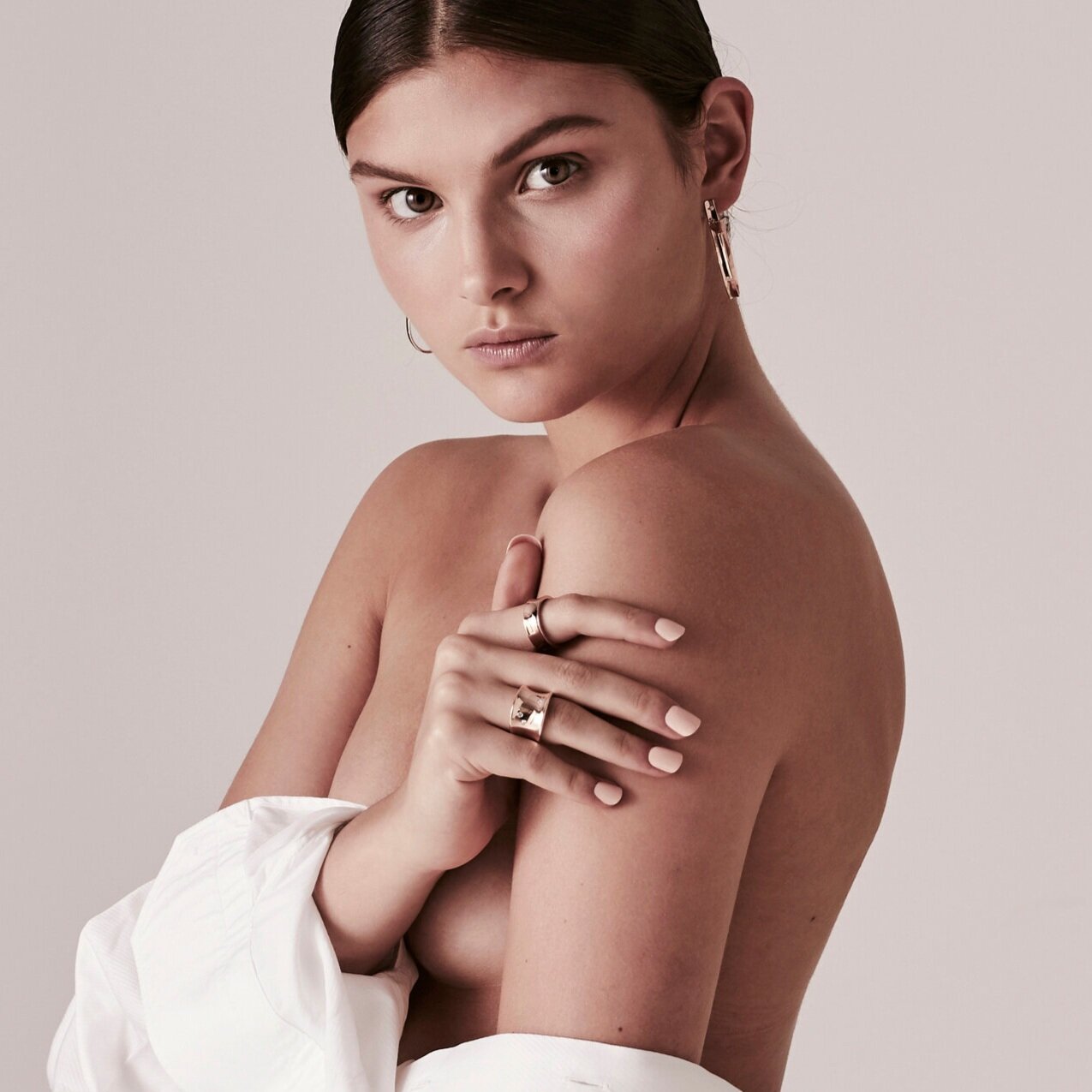 Faith Jewels slim and wide 9k rose gold ring with a high-polish finish, featuring a concave top and three brilliant-cut white diamonds