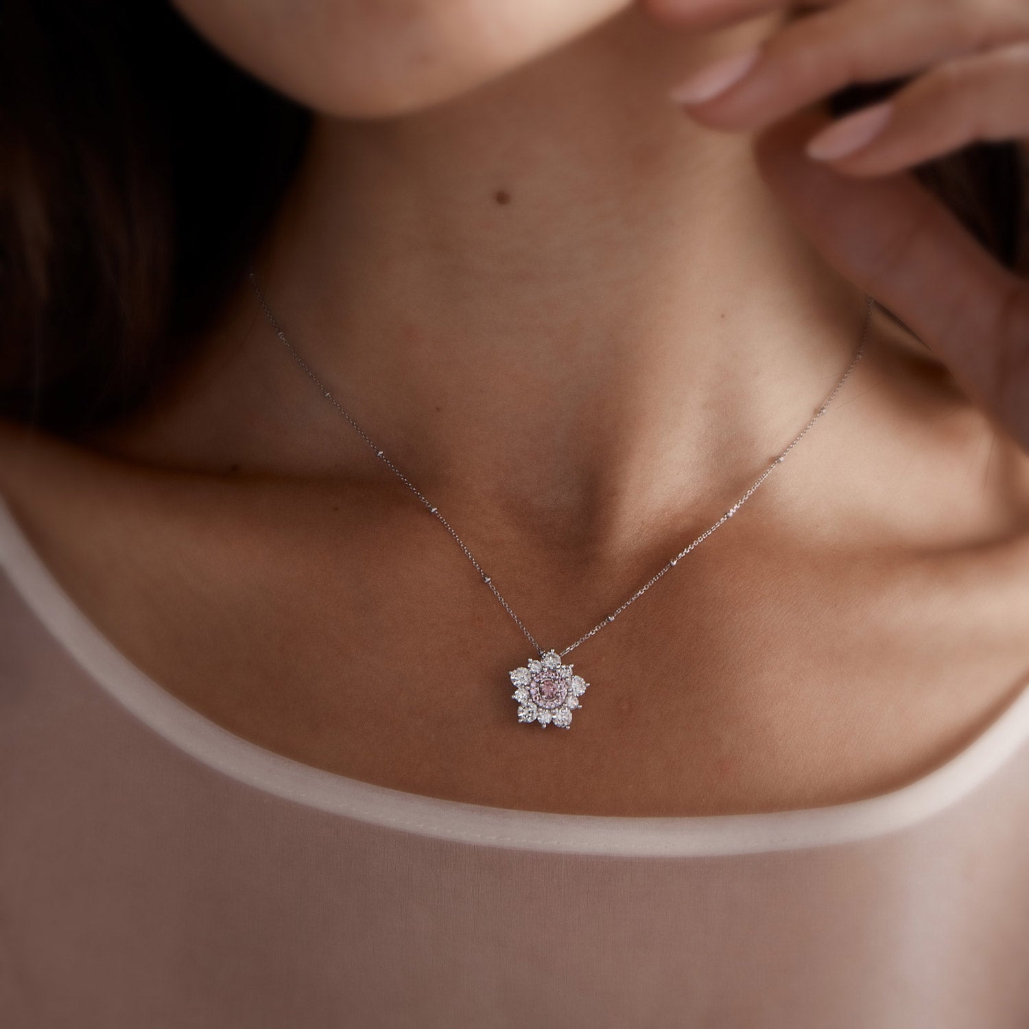 Snowflake Pendant in white gold with pink sapphire and diamond halo