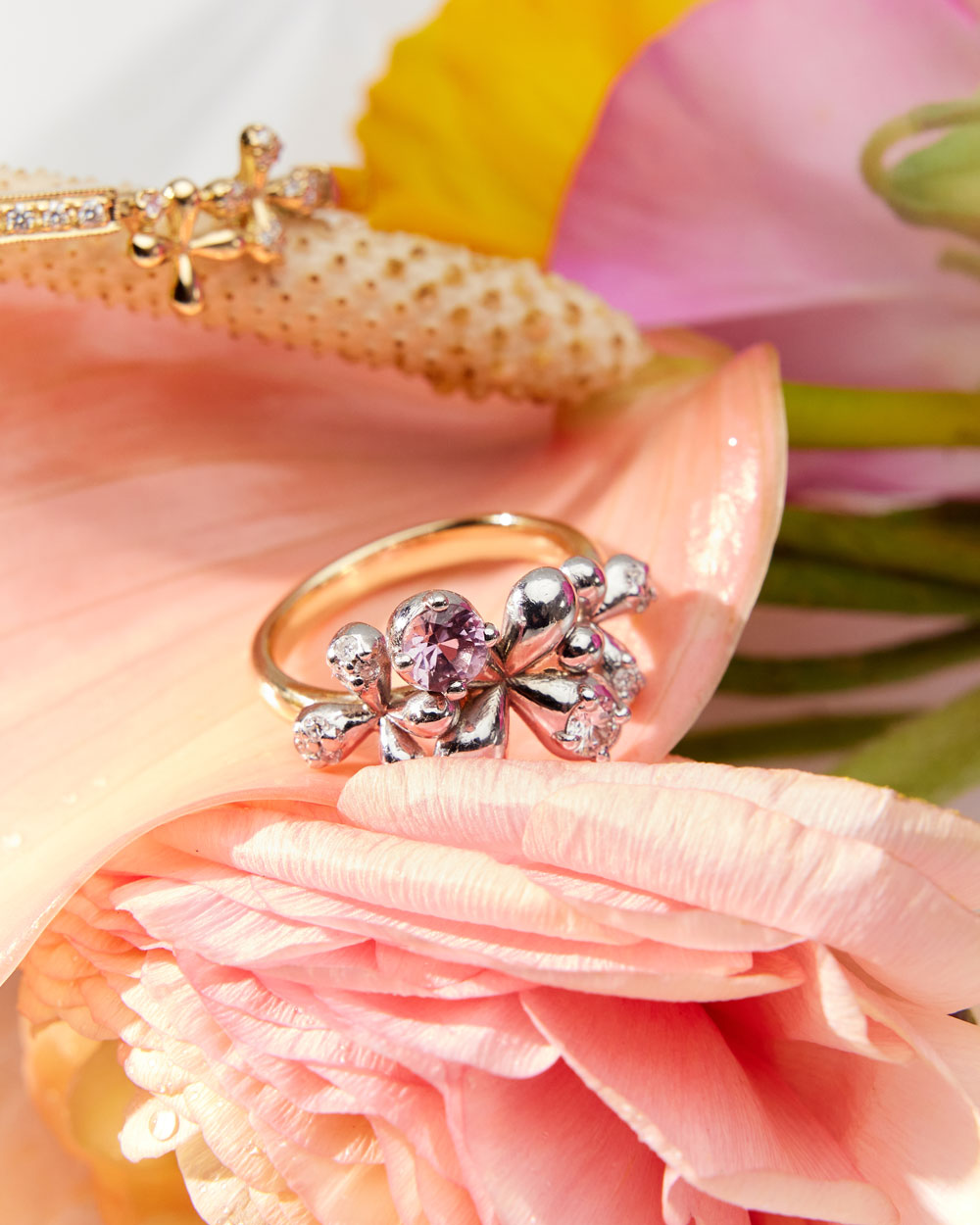 Pink Sapphire and Diamond Ring in 9k white and yellow gold with 0.40ct pink sapphire and 0.35ct diamonds